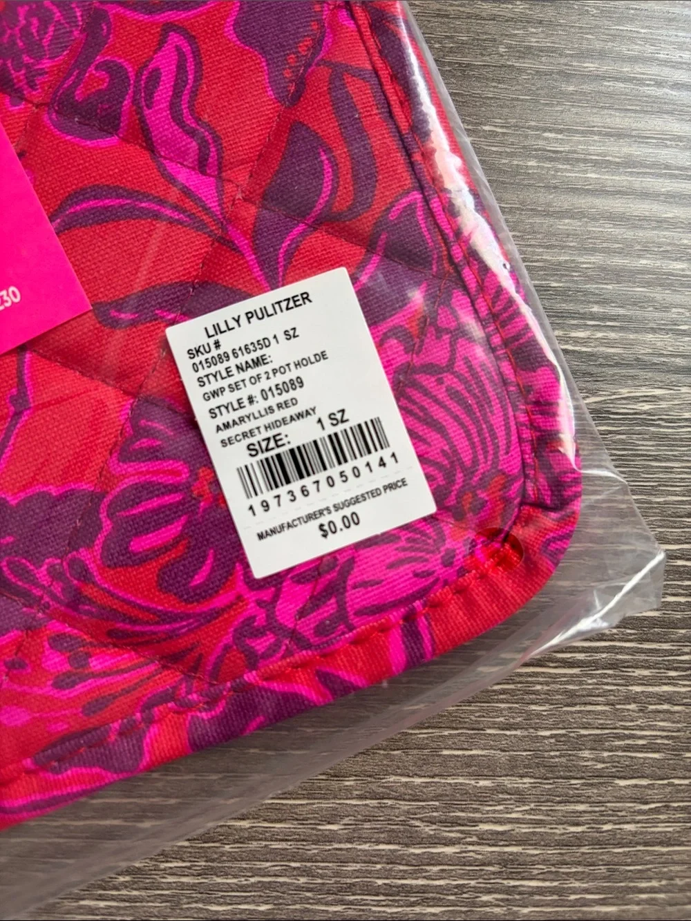 NWT Lilly Pulitzer Pot holders in Amaryllis Red Secret Hideaway